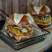Lade das Bild in den Galerie-Viewer, 33 Burger die Dein Leben verändern (Buch, Vorbestellung)